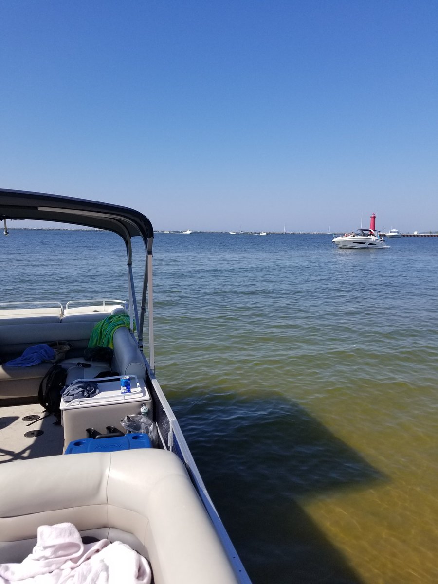 zacharynisbet's tweet image. Great day to be on the boat! #LakeLife #FallBoating #BoatDrinks