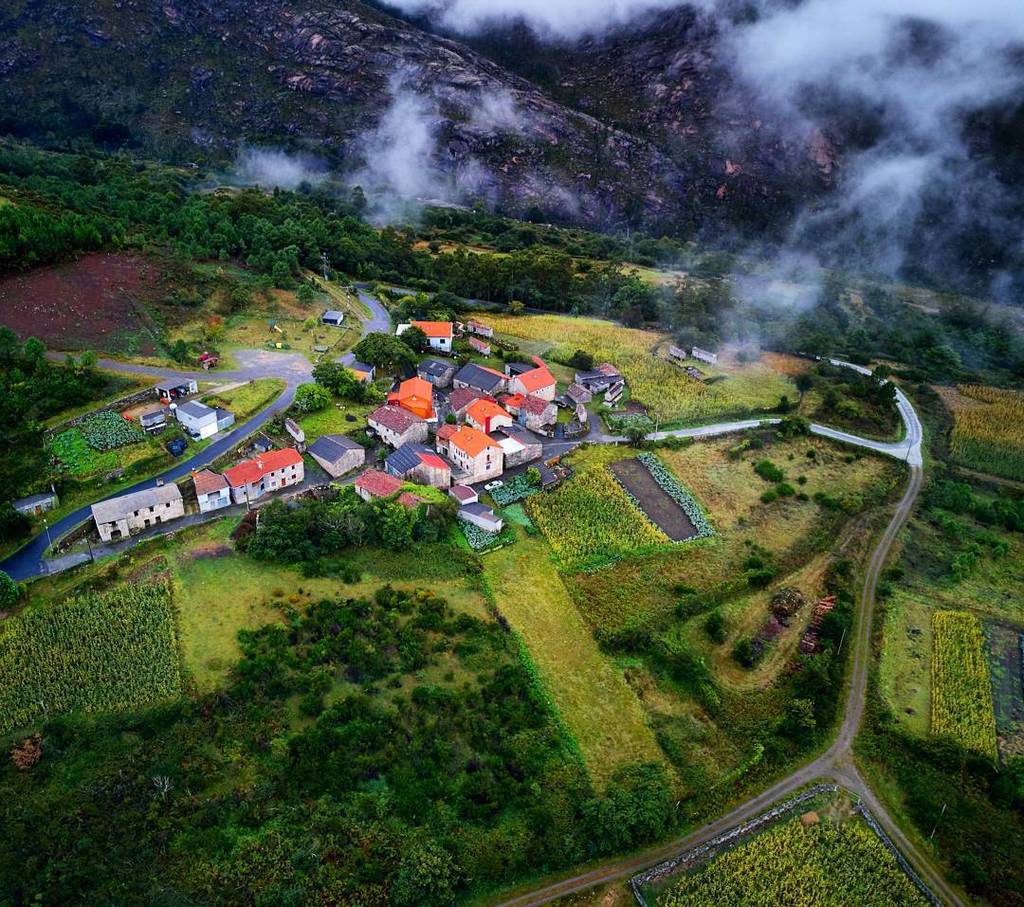 deensel's tweet photo. The small Galician village near Ezaro.

#ofieiro #galicia #LOVES_GALICIA #GaliciaMola #galicia_enamora #TopSpainPhoto #spainiswonderful #tr… https://t.co/YeQEyXBTEW