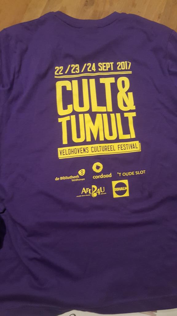 UffinkTextiel's tweet photo. Iemand zijn of haar t-shirt kwijt? Maat M. Ter hoogte van de  bushalte Hagendorenseweg op het fietspad. https://t.co/5GGb2dbbGS
