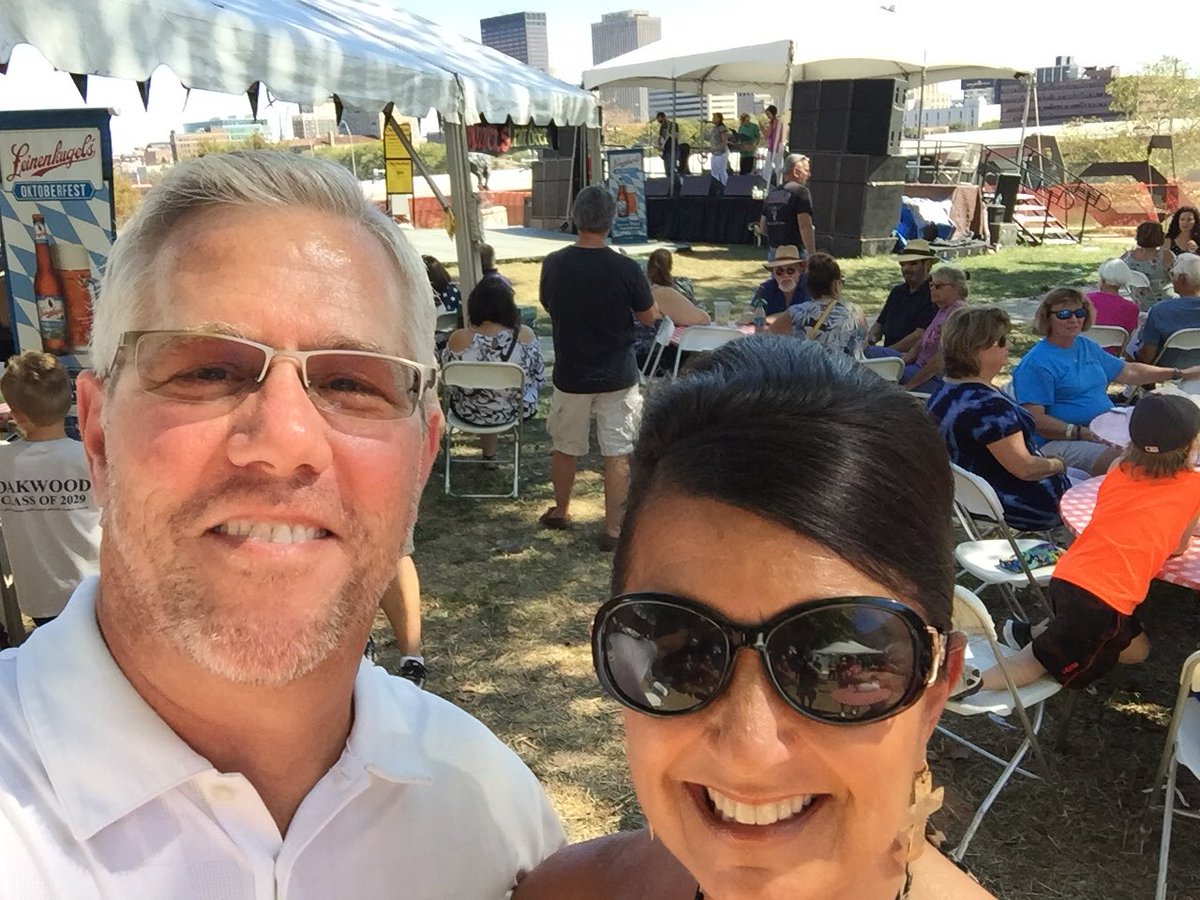 GregMerrick's tweet image. Rocking out @DaytonArt Oktoberfest listening to Shake Down!  Woot woot.