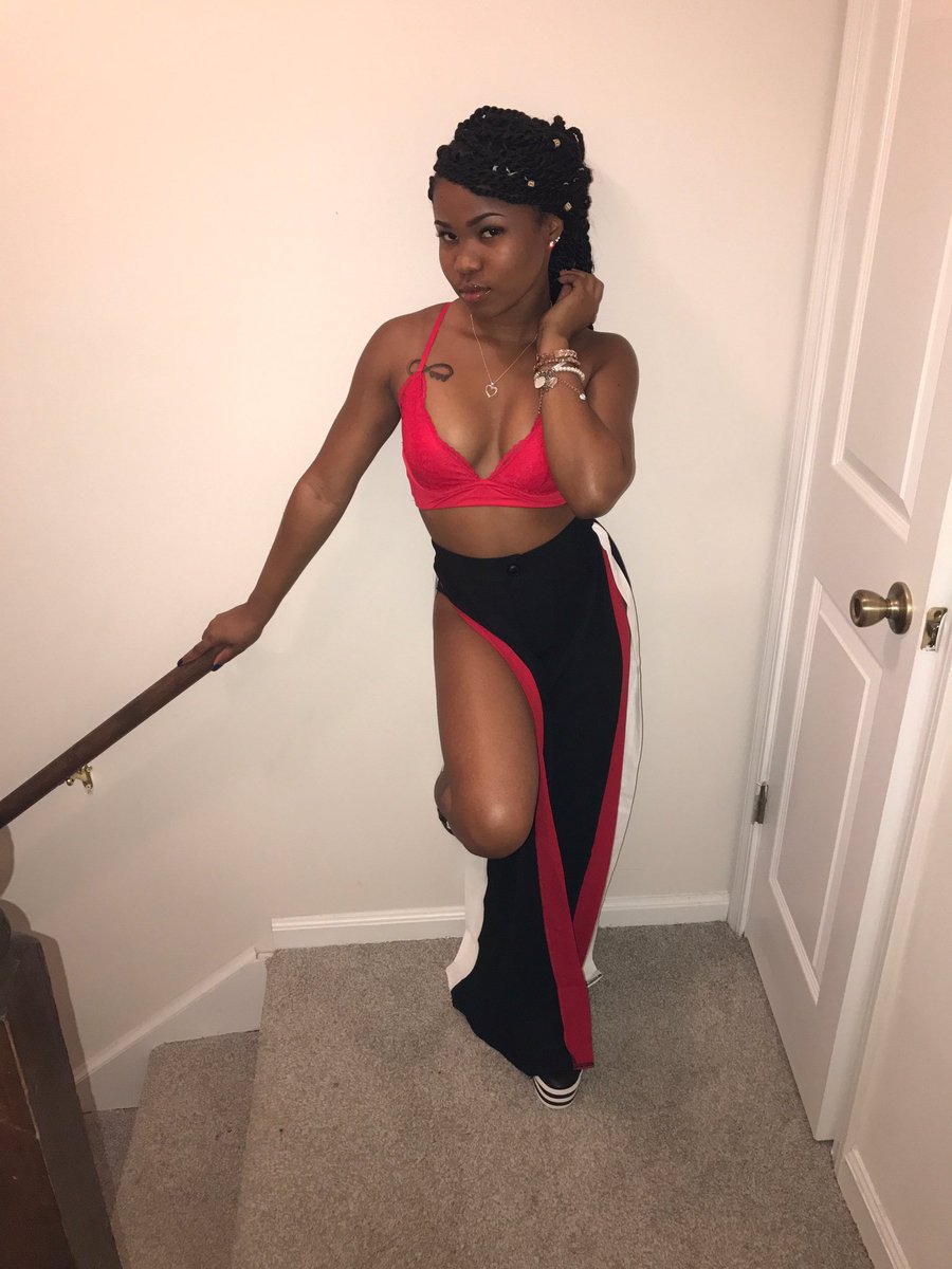 tyraleighfarley's tweet photo. ❤️🖤❣️ https://t.co/WrSdnuaH6c