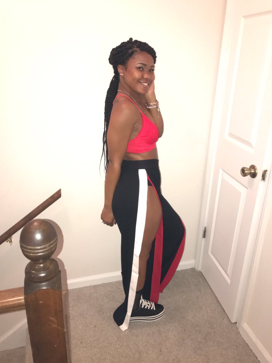 tyraleighfarley's tweet photo. ❤️🖤❣️ https://t.co/WrSdnuaH6c