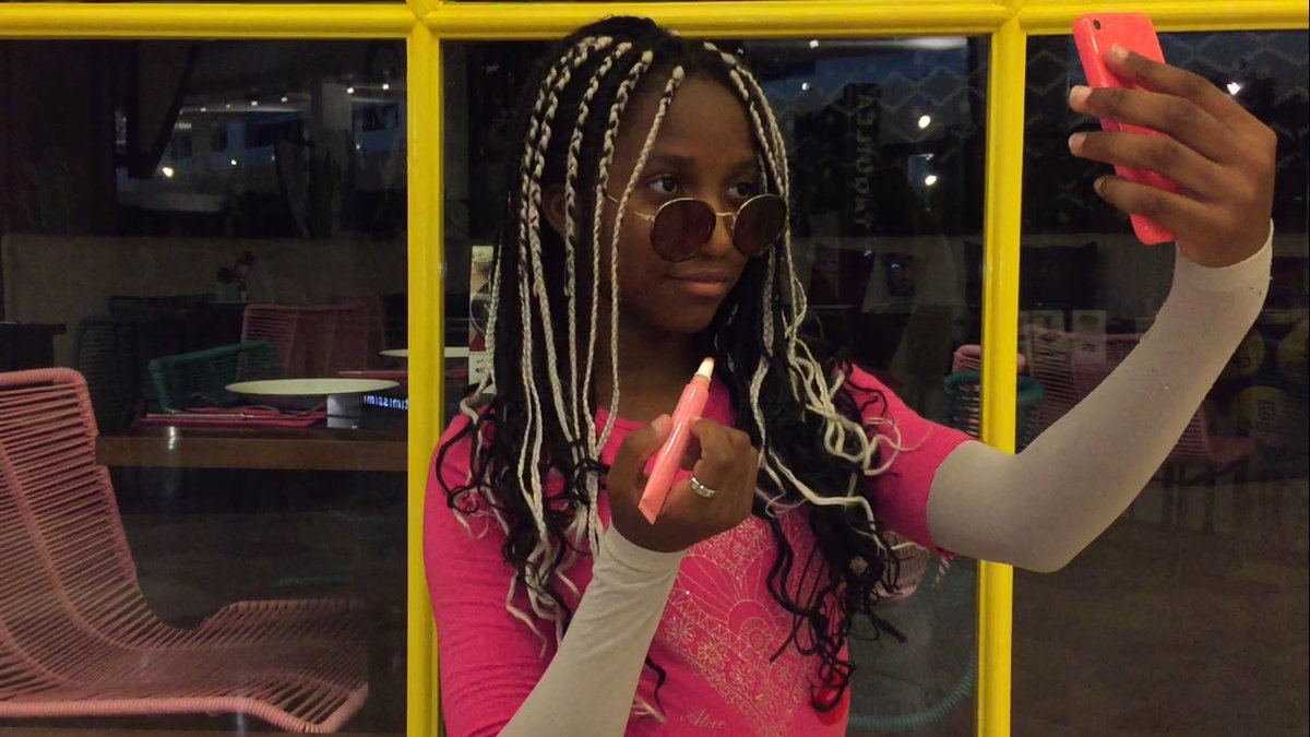 MooncakeChannel's tweet image. We not only have a new cover but also have a NEW MEMBER❕
She's the youngest of them all 💙 RADIJA 💙