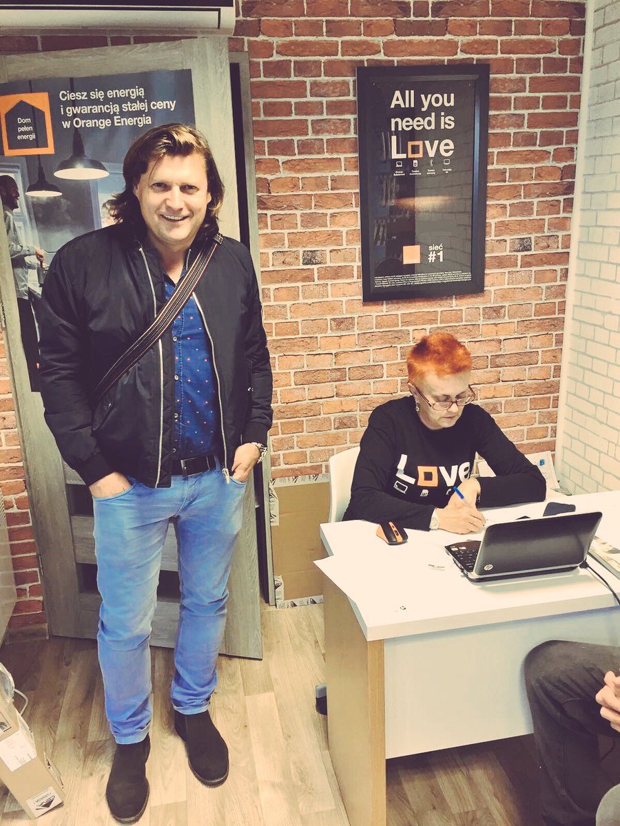 KocurekPawel's tweet photo. Wiele pytań ↔️odpowiedzi, pomysłów... Ciekawa inicjatywa #RazemNa1Linii #OrangeOneTeam #FiberShop https://t.co/oz1DWmf2jK