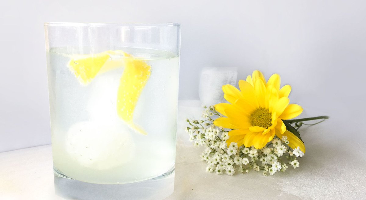 I created this recipe of quick concentrated lemonade juice 🍋🍋 ice cube to add life to your flat or sparkling water! buff.ly/2weg9Xn