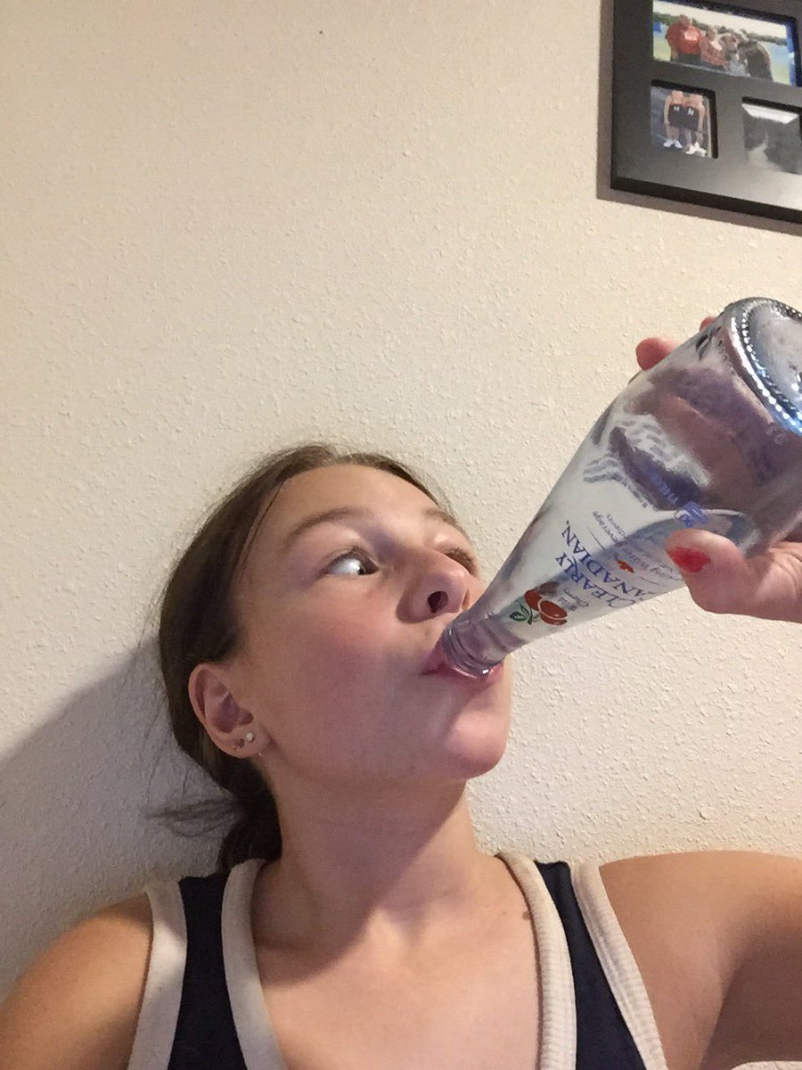 hammyluver's tweet photo. Yum yum yummmmm! #clearlycanadian https://t.co/1Hv3QzDXi4