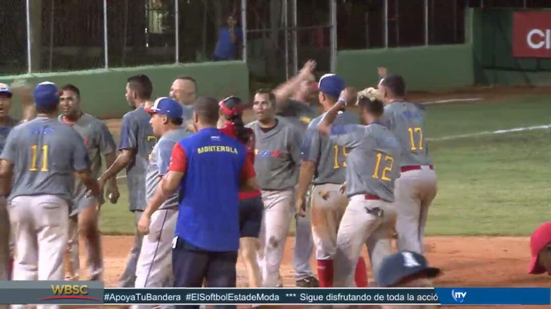 pinfantea's tweet photo. ¡BRAVO! Venezuela es CAMPEÓN PANAMERICANO en Softbol al vencer a su similar de Argentina 9-2 ¡FELICIDADES! 🇻🇪👏🏼⚾️@NicolasMaduro https://t.co/S7LR8meV9v