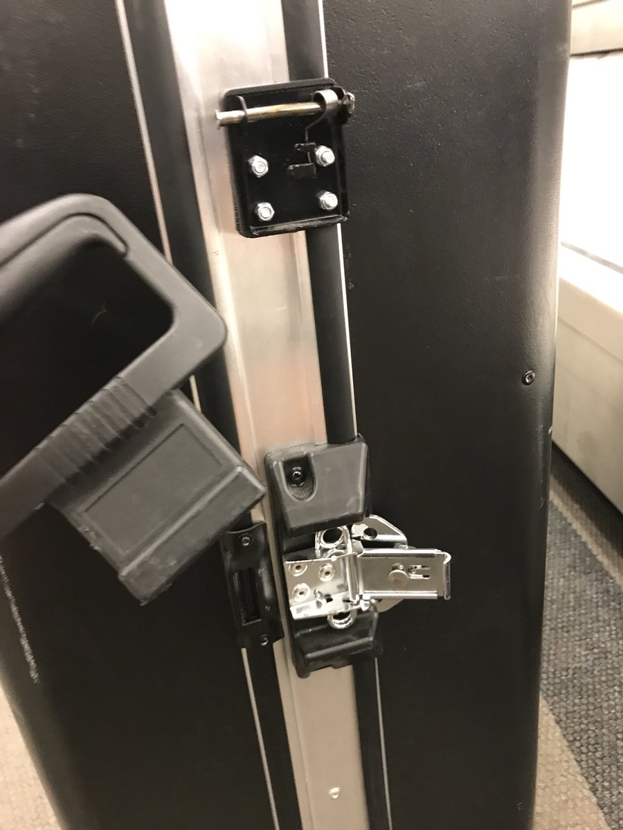 ccowgill's tweet photo. @TSA @SouthwestAir I arrived in Denver to a broken handle and a case not locked closed.  Not a good thing to find. https://t.co/My1X3XEewH