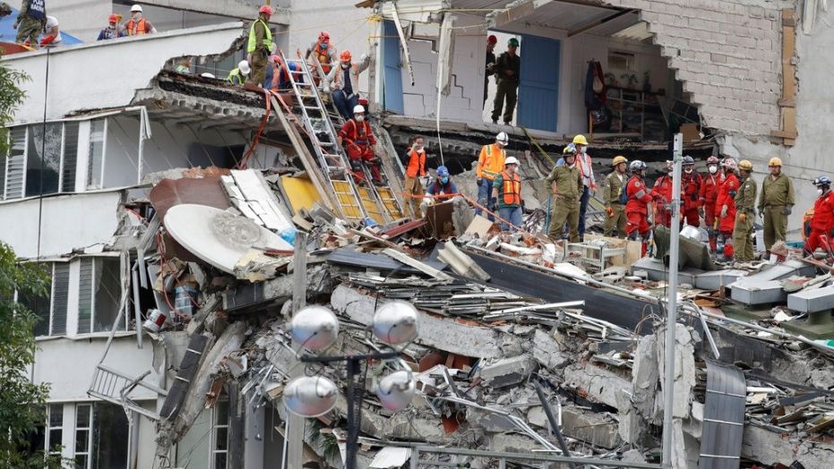 BennyDSquirrel's tweet photo. With #BB19 over, let's focus on helping hurricane/earthquake survivors. #Texas #Florida #PuertoRico #Mexico #Caribbean #PositiveVibes https://t.co/cbwuuztkEW