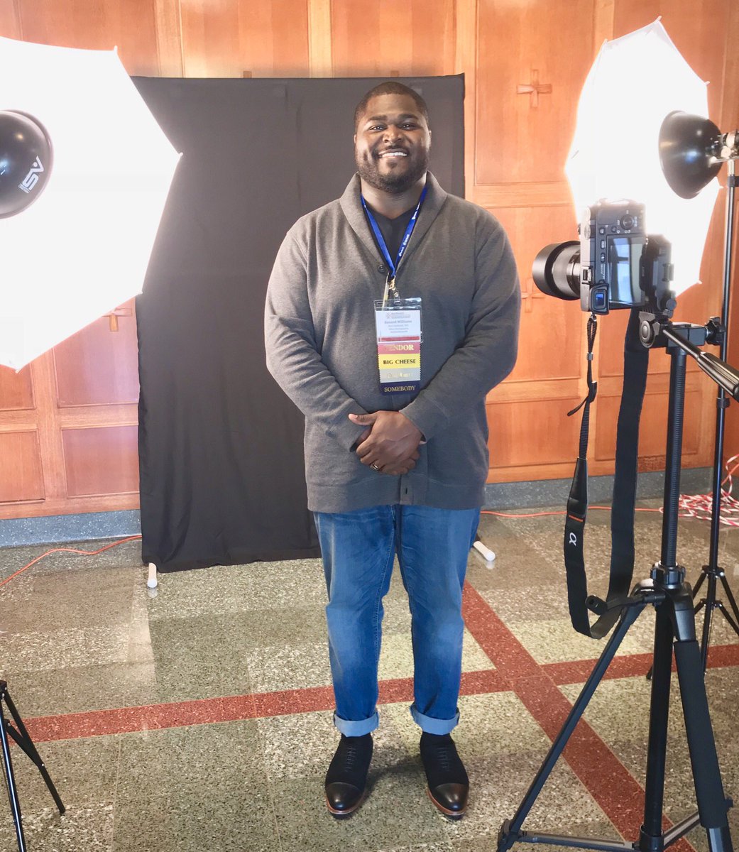 killawilliams98's tweet photo. The 2017 Red Pencil Conference yesterday was refreshing, it was awesome to network and meet new people. #KillasPhotography 📸#EdsGuild2017 ✏️ https://t.co/6rY1P0Bu3B