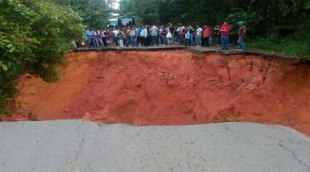 NTN24ve's tweet photo. Diputados venezolanos denuncian que la Gran Sabana está incomunicada y sin gasolina https://t.co/NTYHXDSJyb https://t.co/vftfuQUg28