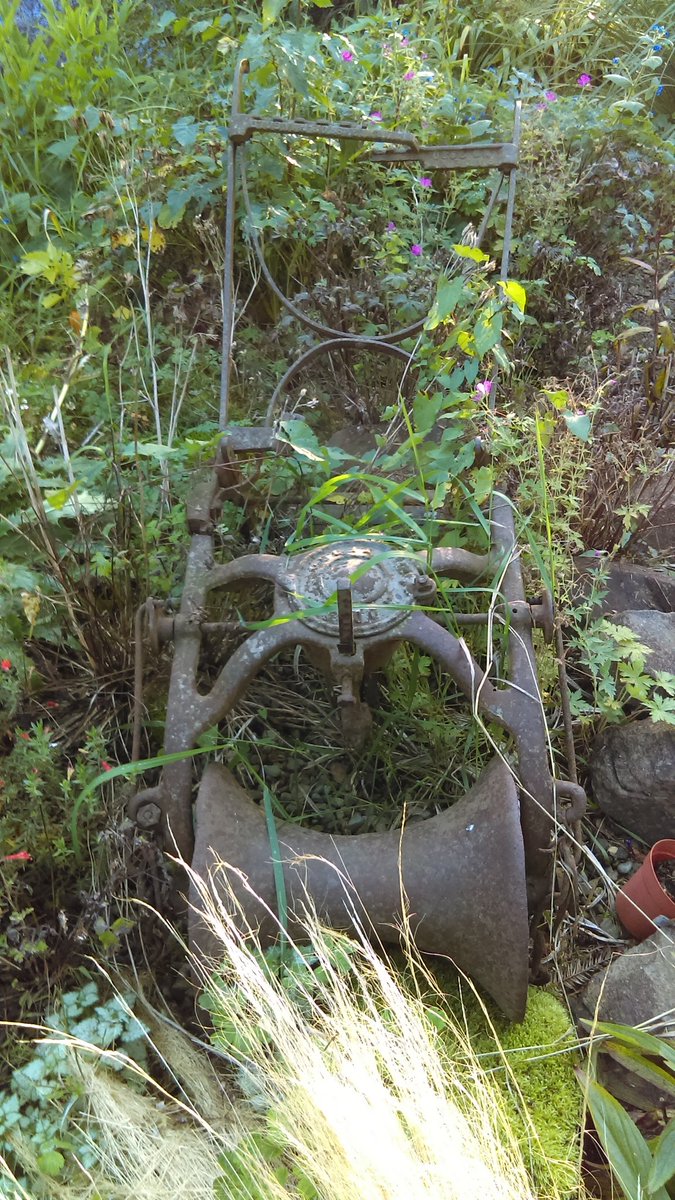 Jsnotts's tweet photo. Think you have it bad? Try mowing the lawn with this fucker. https://t.co/IB5FH8lIn0