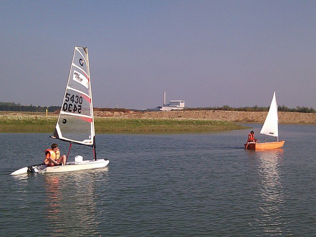 YimbyNL's tweet photo. @carolvaneert vanmiddag genieten #herfst #beuningseplas watersport https://t.co/0FzX6TPh0y