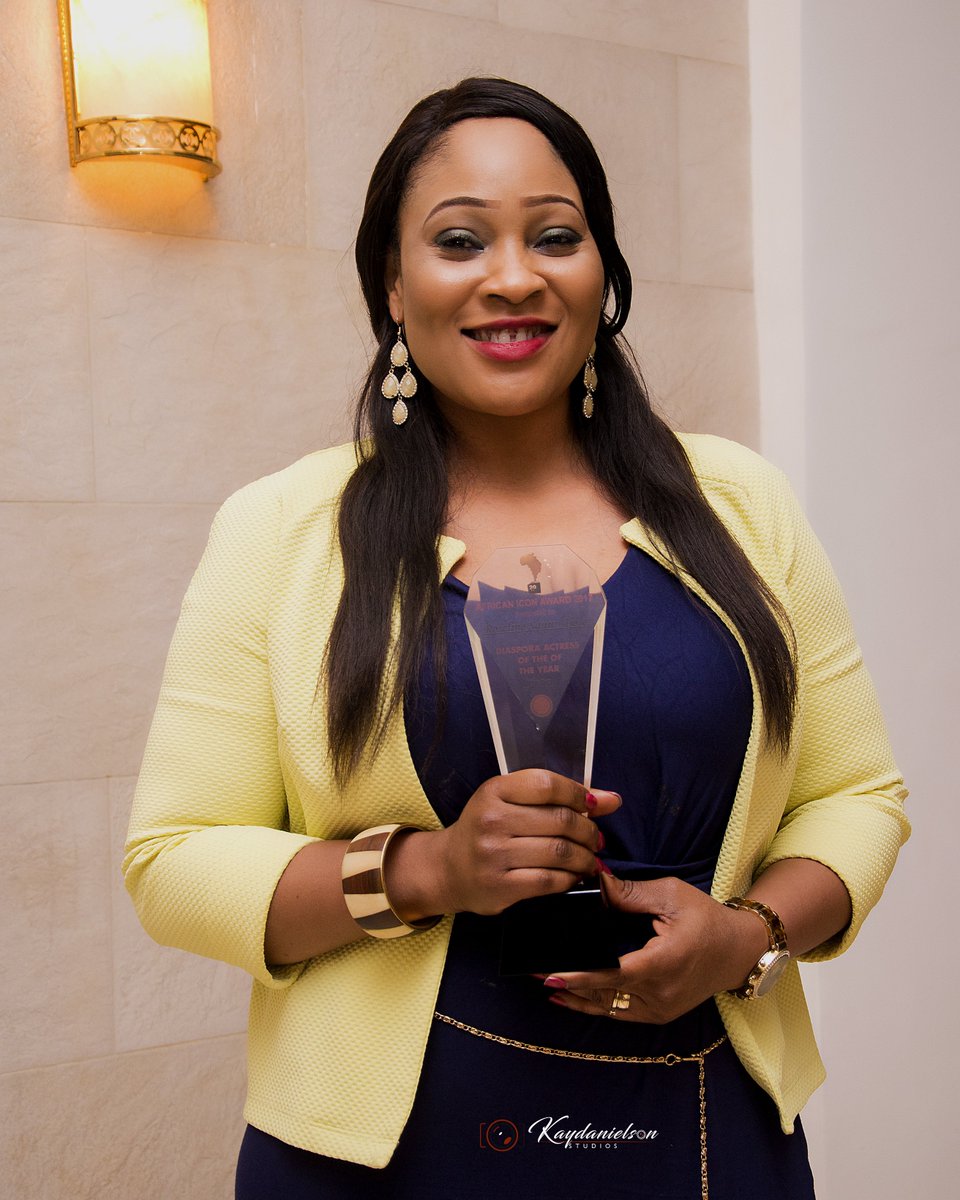 african_glitz's tweet photo. @roselinesanni (RSA) Receives African Icon Award In Abuja &amp; Best Diaspora Actress with #InAStrangeLand movie https://t.co/ceTZbrKjMs https://t.co/IwpMCPfOLk