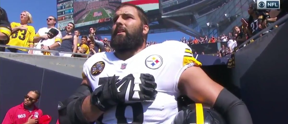 PrisonPlanet's tweet image. This is a more powerful image than all those #TakeTheKnee morons put together.