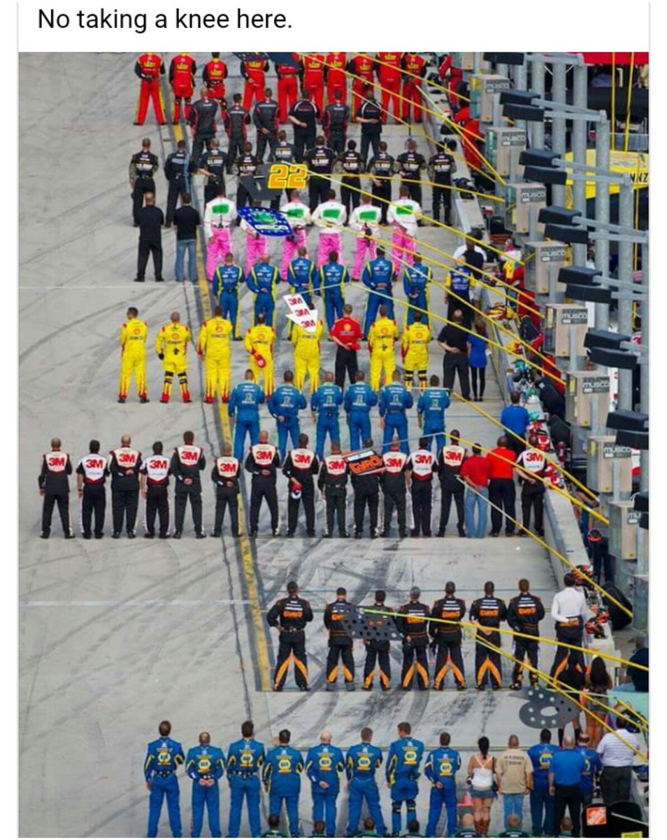 SupportiVets1's tweet photo. #respect #RespectTheFlag #NASCAR #myAmericansport #OURflag #OURofficersandveterans #SupportiVets💛 https://t.co/wAEqEuO9xA