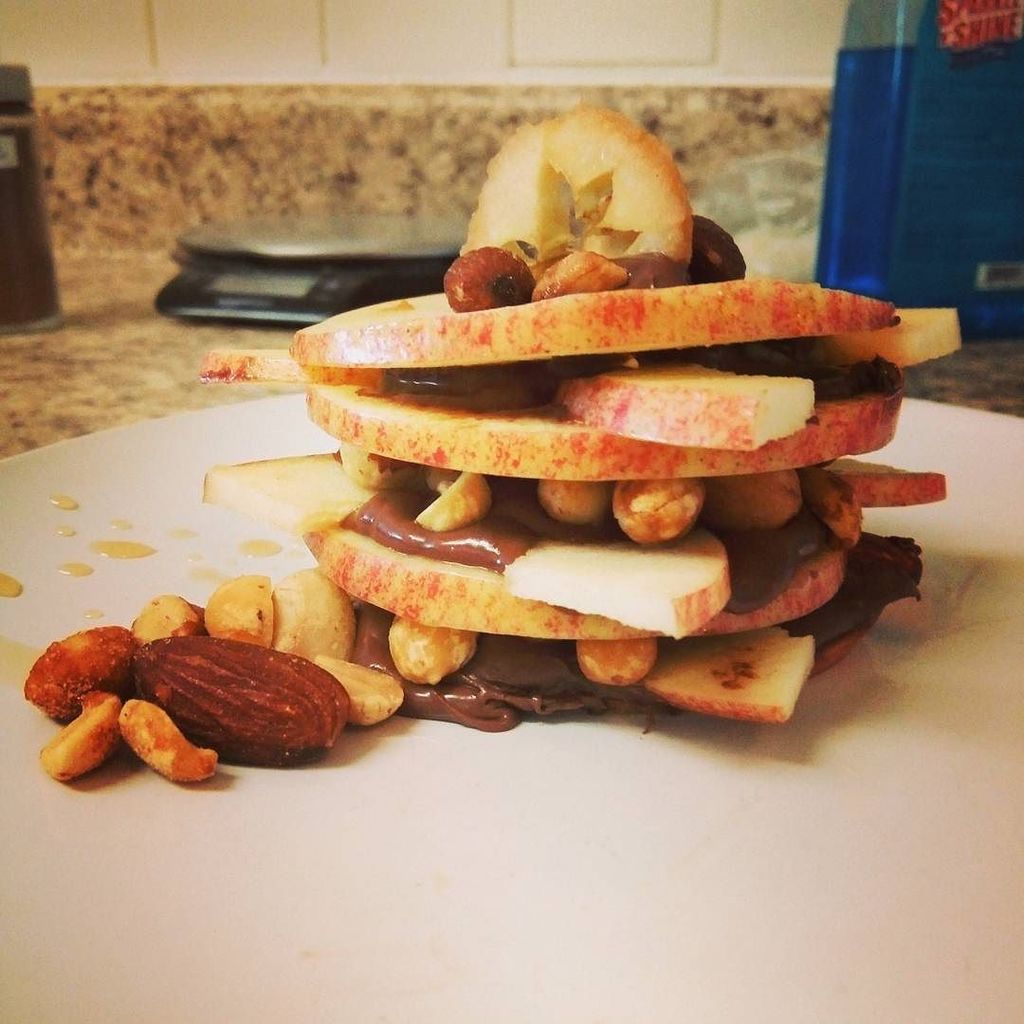 Carlos_AFarinha's tweet photo. Apple tower of Nutella and Nuts https://t.co/SY0pIZ5qJX https://t.co/TpX3QEGESq