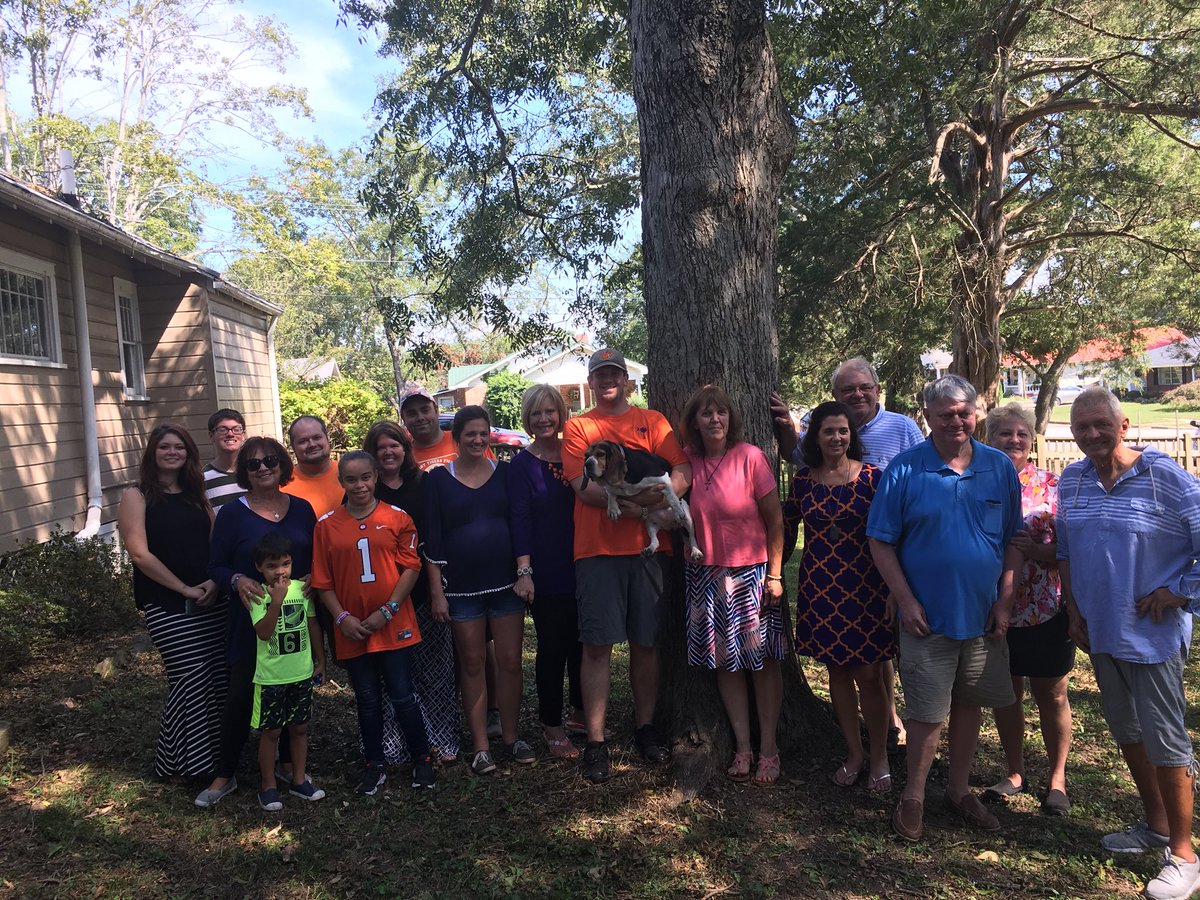 TassyMannis's tweet image. Celebrating my sister Sara and Elijah’s baby shower!