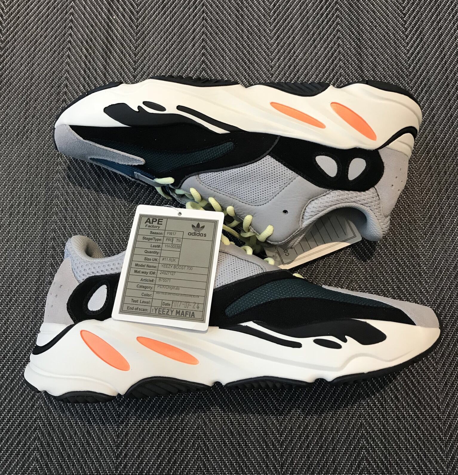 YEEZY MAFIA on Twitter: "YEEZY 700 will ship November #MafiaSZN https://t.co/j3lGwCpLuS" / Twitter