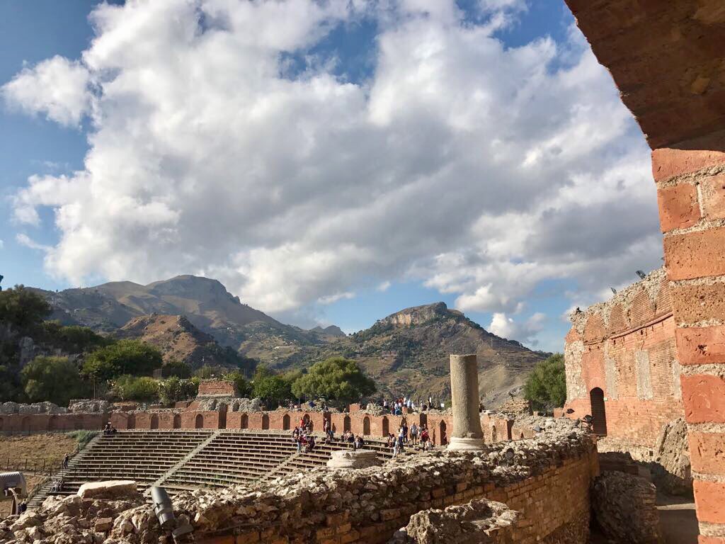 Voyagesalaune's tweet photo. Visites privées en Sicile à Taormina avec Franck Ferrand et Dénis Plé #voyagesalaune #visitesprivees #sicile #taormina #franckferrand https://t.co/WSQnVU7uEe