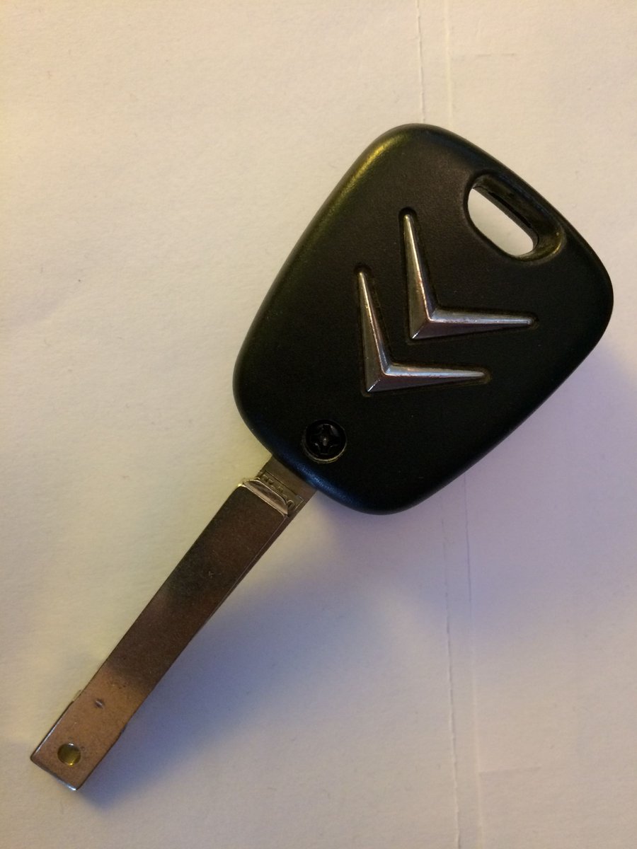 dhhayling's tweet photo. Easy though it was, it still feels good to save > £100 by replacing C3 key fob plastic case.
Thanks to #carkeyfob co uk https://t.co/JfQowsZGLC