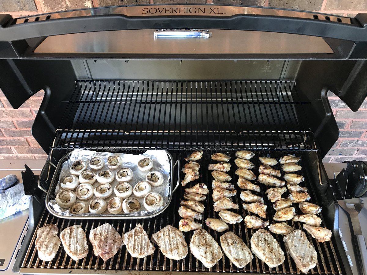 PauldeRond's tweet photo. Feeding the family #bbq2017 #finallysummer #theendoffSeptember https://t.co/BngmerEQZf