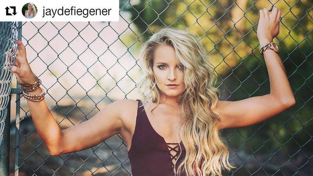 Modelmania Magazine tweet media