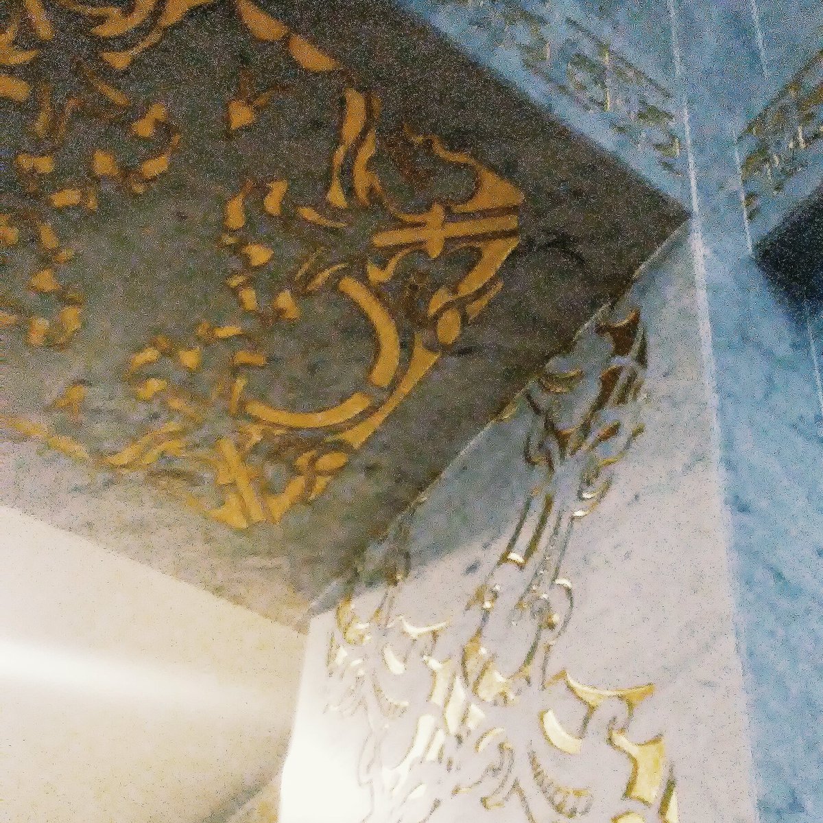 TheMsSnowfire's tweet image. Instead of turning and connecting the detail of the column, the detail #advances unlike other FLW projects @CHICAGOFRAMED