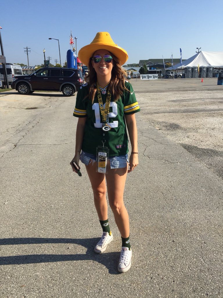 go_HAM21's tweet photo. #GetLoudLambeau https://t.co/JmfAPzjAT1