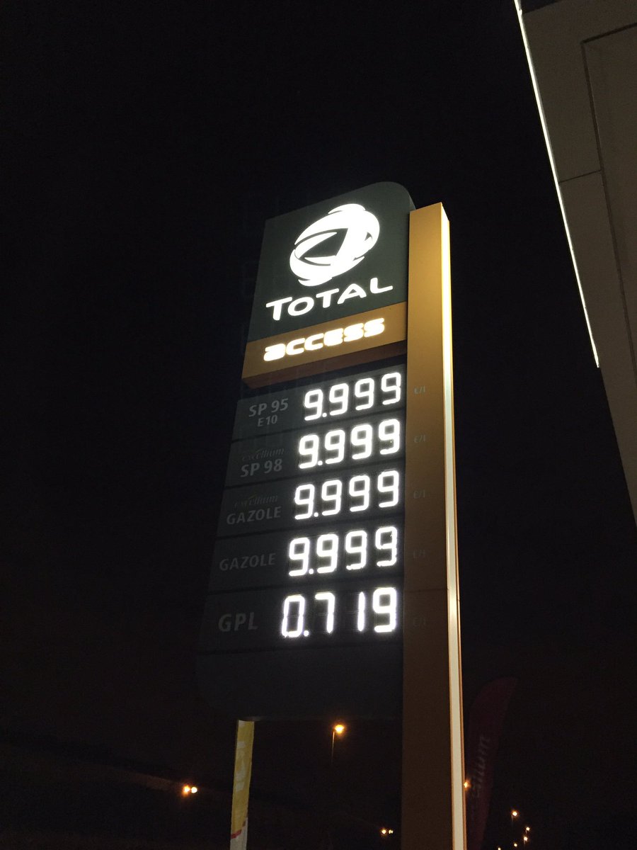 La #greve de #carburant, ca n'a vraiment pas de prix, surtout à minuit un dimanche soir #bonnesemaineenperspective