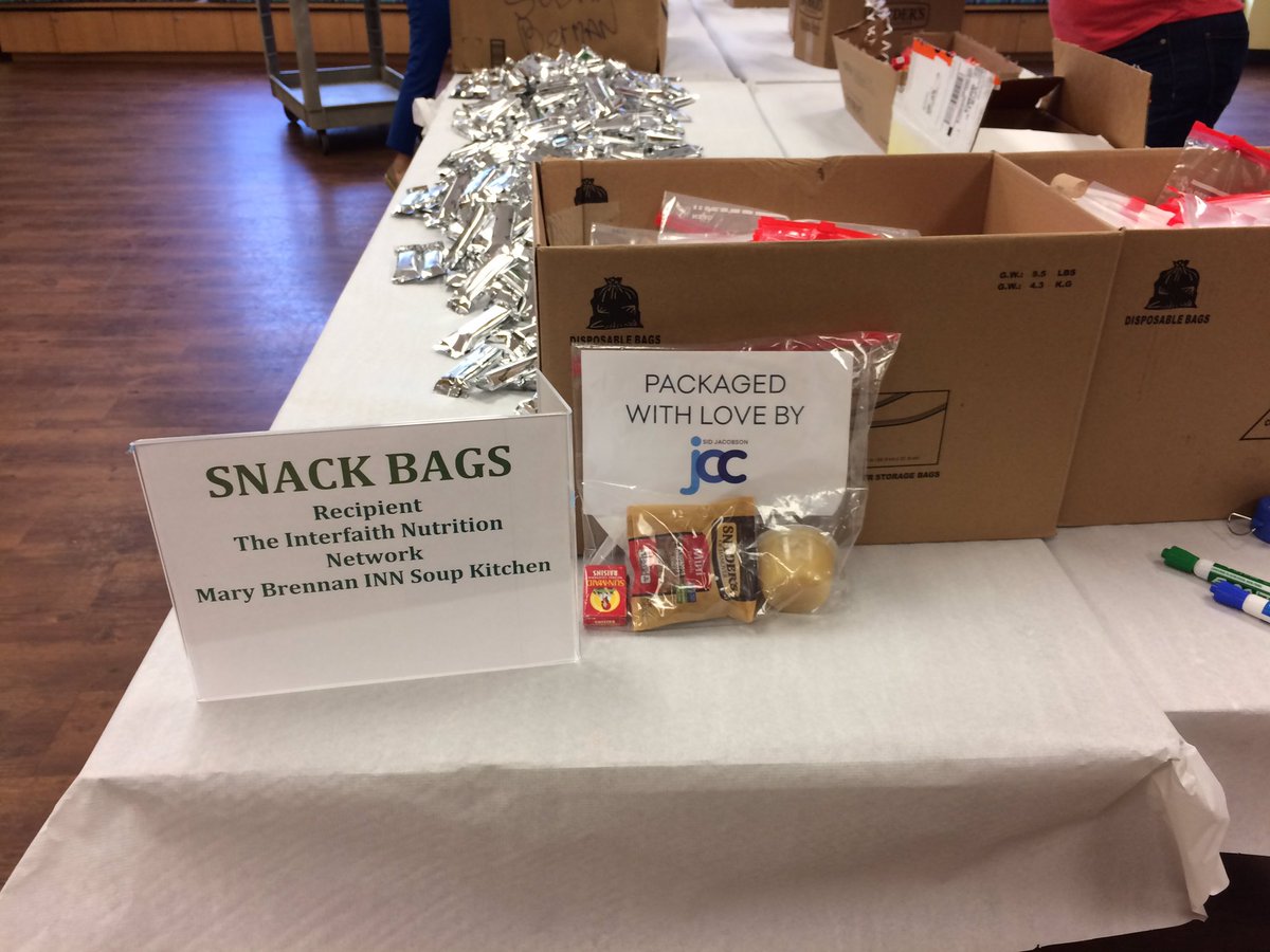 UJAfedNY's tweet photo. Packing snack bags for Mary Brennan INN Soup Kitchen &amp; Shabbat kits for @NorthwellHealth Hospital patients @sidjacobsonjcc  #10DaysOfAwesome https://t.co/xGS3RT3s6j