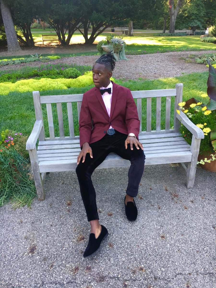 _darnel_'s tweet photo. Almost thought I was lightskin cuz of this Kodak moment 📸 #HC2k17 https://t.co/hG5w6ZReXz