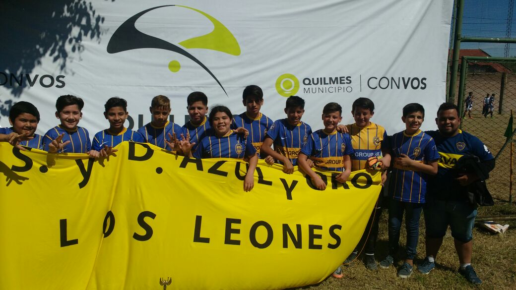 crisqui80's tweet photo. Esta multitud viendo una Final de la Liga Municipal Quilmeña de Fútbol 7. @QuilmesDeportes @guillermogalett @cesardidiego https://t.co/UDQ7CFqXja