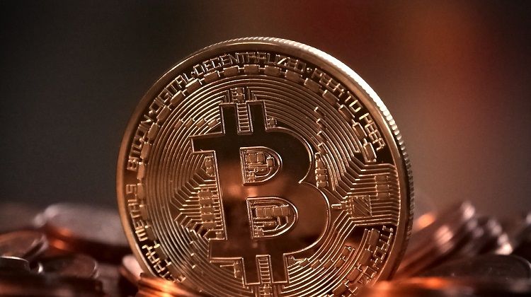 HowBitcoinworks's tweet photo. "Bitcoin what?" 👴🏻👵

Explain cryptocurrency to your grandma and grandpa better: https://t.co/vNc8claYQX https://t.co/QWeJEIWDkj