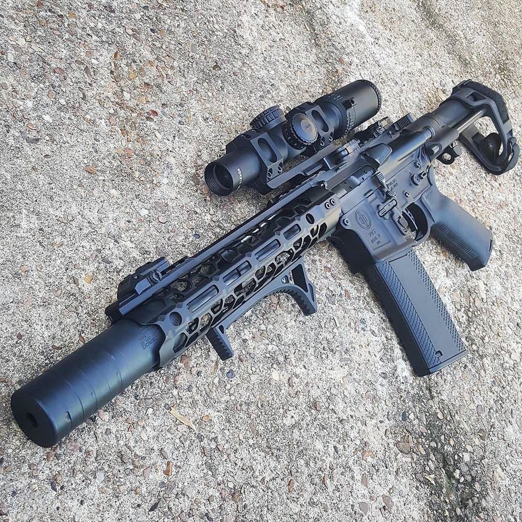 ar15builds's tweet photo. 📸 @jpordnance
・・・
South Paw slugger 300. 👊😎 #ar15buildscom #sbr #ar15 #guns #gundose #gunsdaily #2a #nfa #igmilitia #gunporn #rifle #pewpew… https://t.co/J00eOocRwH