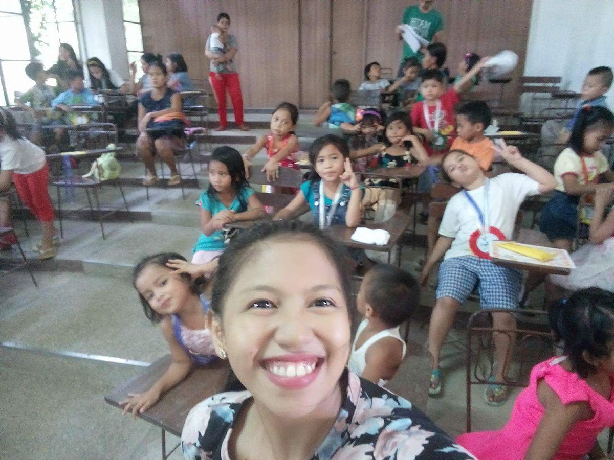 mmariemiranda's tweet image. Ang layo.Wala na akong pera. Yan na sa isip ko kahapon pero buti tumuloy ako ang saya Graduate na ang mga baby ko 😍😍😍 #ExtensionService