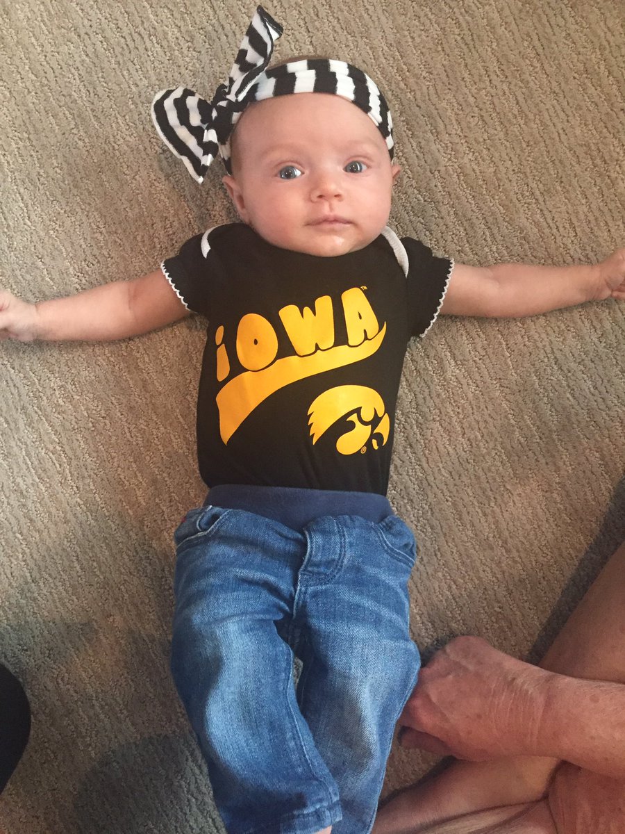 Ericasue15's tweet photo. She blew out through both of her Iowa Hawkeye outfits... she was calling it, I guess! #littlehawkfan #atleastshescute 🖤💛 https://t.co/X00FtxtshS