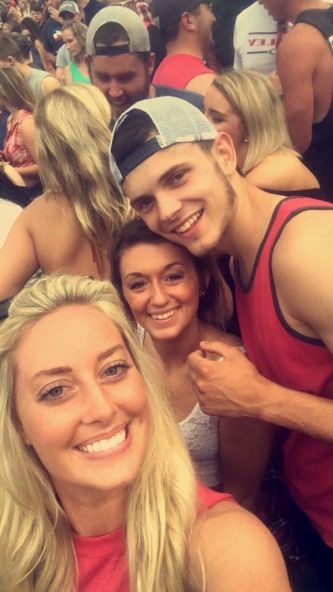 veronicajeann's tweet photo. Happy birthday to my 2nd boyfriend @CraigWilliams33 oh, also happy birthday to Craig’s sister @WilliamsKendall ... love y’all ❤️🤙🏼 https://t.co/gE2uUCGFDM