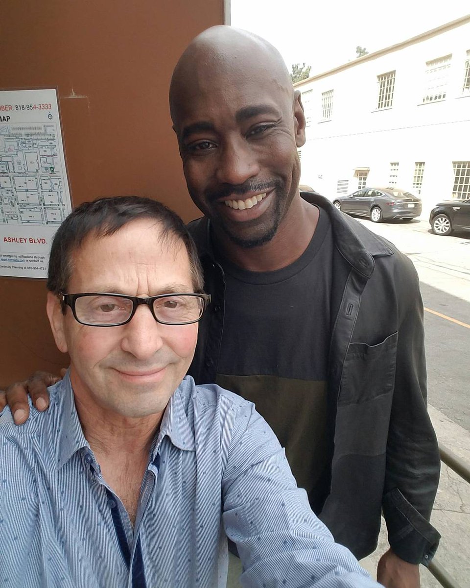 Crashin' with Johnny V-Selfies w/cast  @LuciferonFOX 
#aimeegarcia #tomwelling #laurengerman #dbwoodside #triciahelfer #JV #RayDonovan #hulu