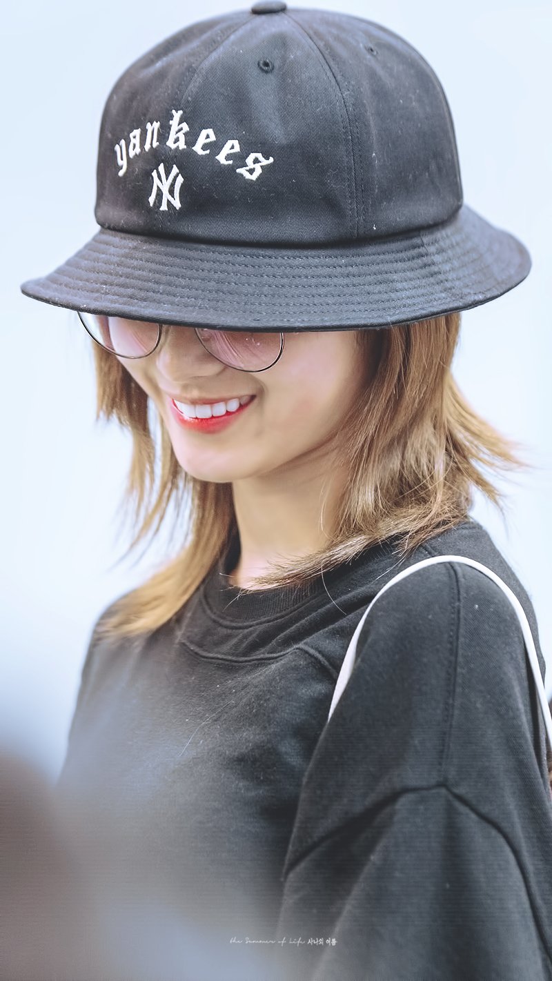 DKiErJrVYAEzAc7.jpg:orig