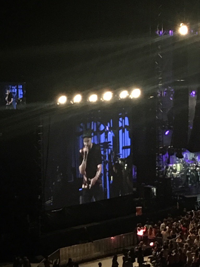 dhkamien's tweet photo. Rockin with JT #ConcertForCharlottesville https://t.co/CrX4ia6POE