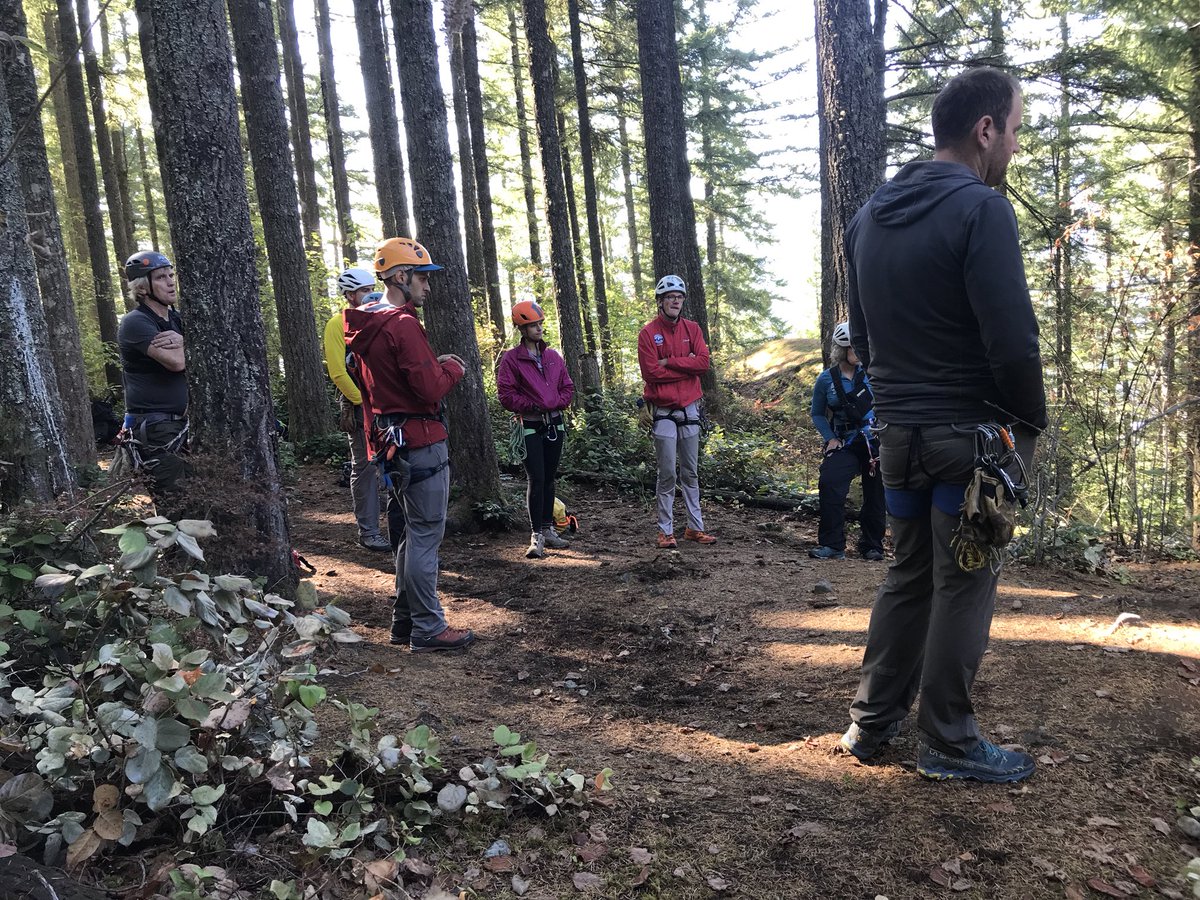 Our volunteers had a few training sessions this weekend so others may live: SMR on rope rescue &amp; ESAR/KC4x4SAR on navigation. <a href="/kingcosoPIO/">King County Sheriff's Office</a>
