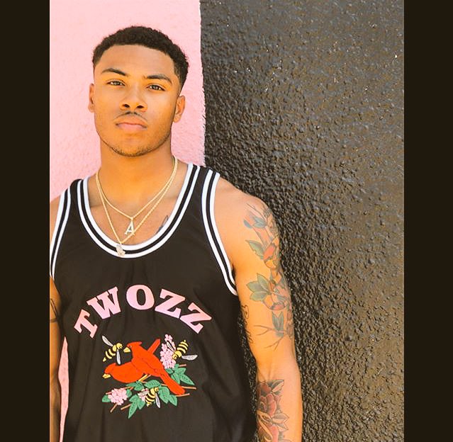 daddyhabits's tweet image. Back to my old fake rt