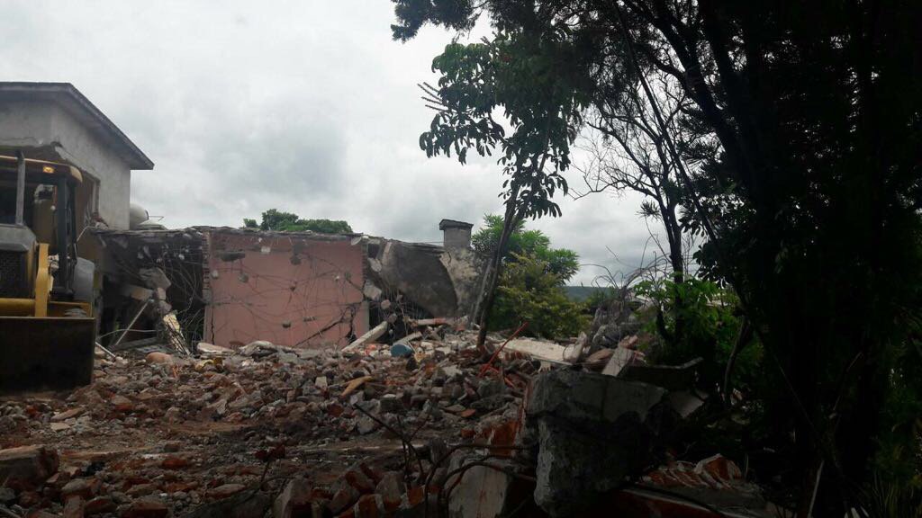 CINUmexico's tweet photo. Patricia Márquez nos manda estas fotos de entrega de víveres en San Lorenzo y Tlaquiltenango, Morelos. Dinos tu historia #MéxicoUNido19S https://t.co/wIykTSWxQR