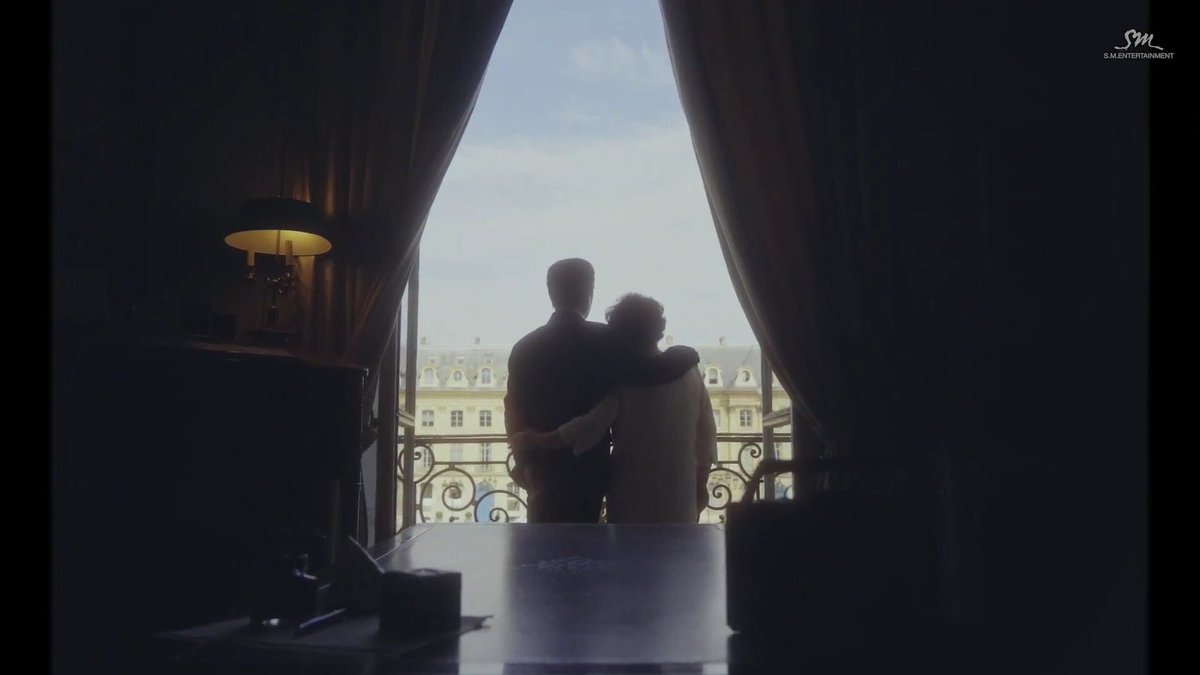 EXOPlanetBR's tweet image. O casal idoso no MV são realmente os avós de Lay 😭😭😭