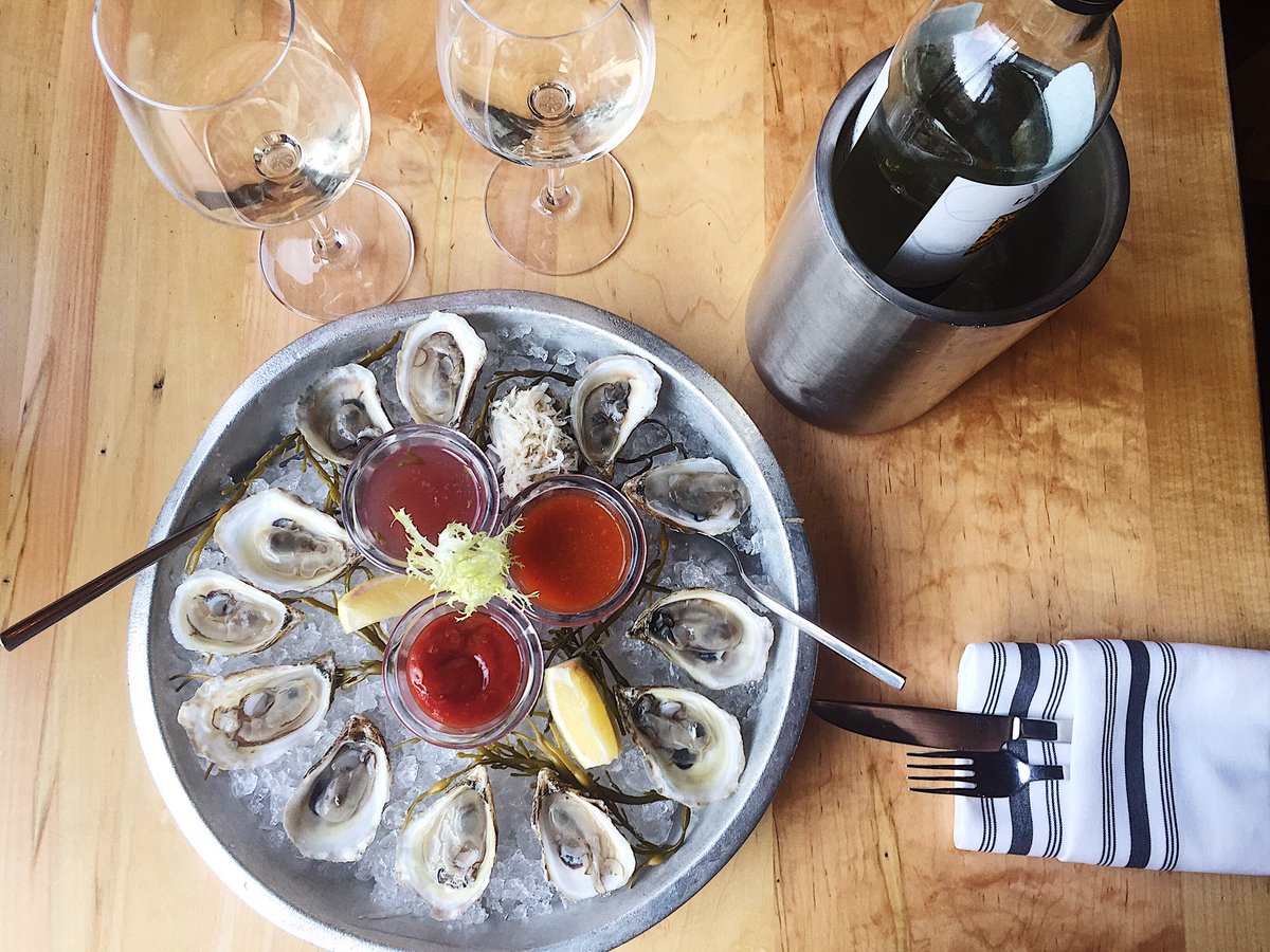 LaMher838's tweet photo. Oysters and Wine #Radius #winenight #HamontEats #followmyIG 🥂 @radiusdining https://t.co/QHVSTMmaAs