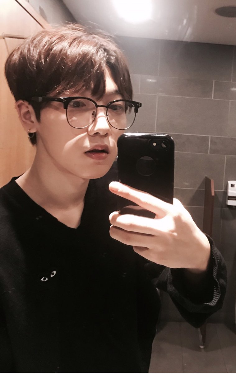 XLIMI2T's tweet photo. 이것이 오늘이지용 https://t.co/Rp1e4HIf2Q
