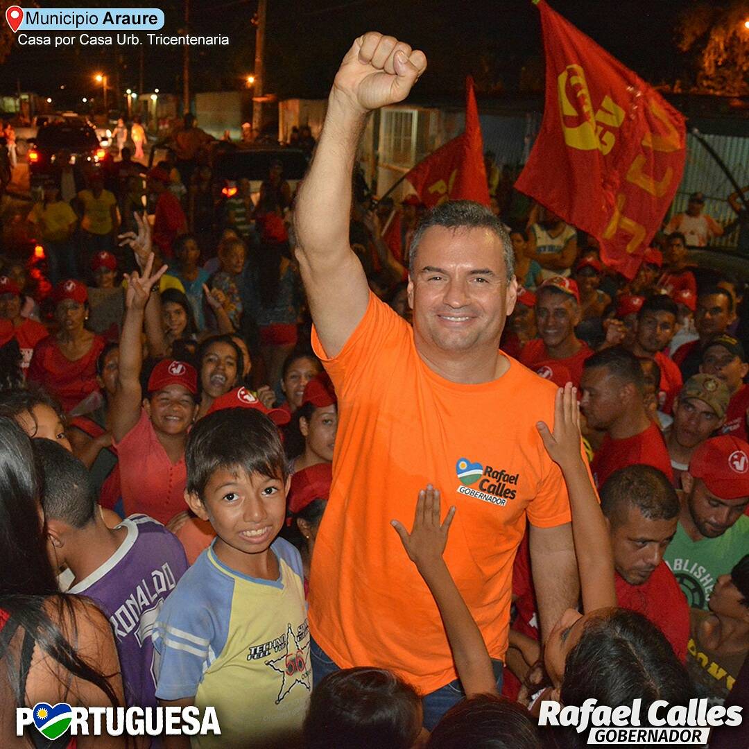 PartidoPSUV's tweet photo. #PORTUGUESA ¡CON AMOR! Pueblo de #Araure nos acompañó en recorrido casa por casa https://t.co/fU1LMiQ3Xm @rafaelcalles
