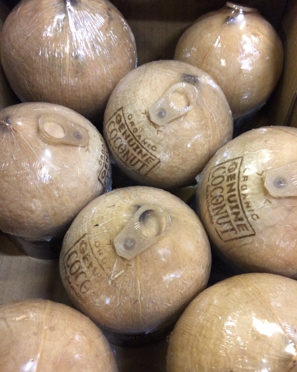 FrenchGardenBr's tweet photo. Drinking Coconuts are back! A great alternative product with plenty of health benefits 🌴#coconut #drinkingcoconut #wholesale #supplier https://t.co/wOiBfH4PYU