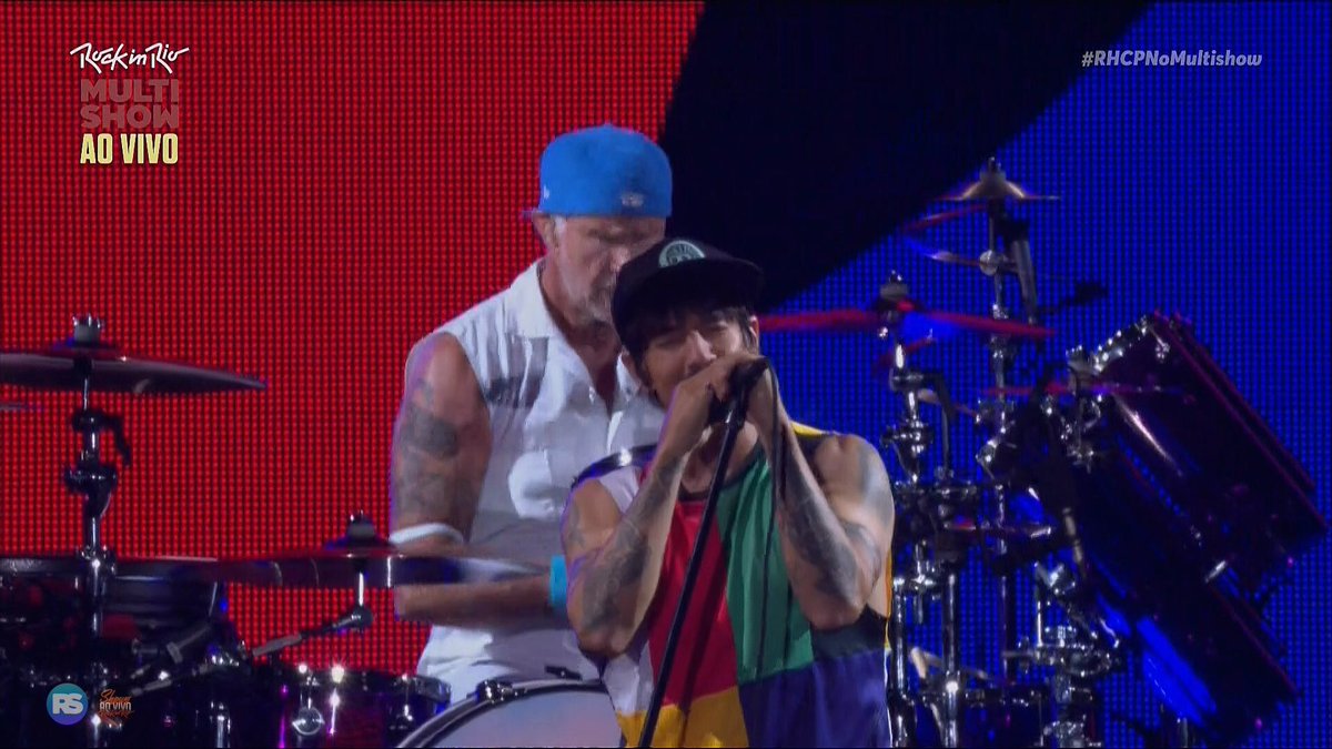 shopppromos's tweet photo. Anthony vestido de +4 #RHCPNoMultishow https://t.co/2Ga40O08FW